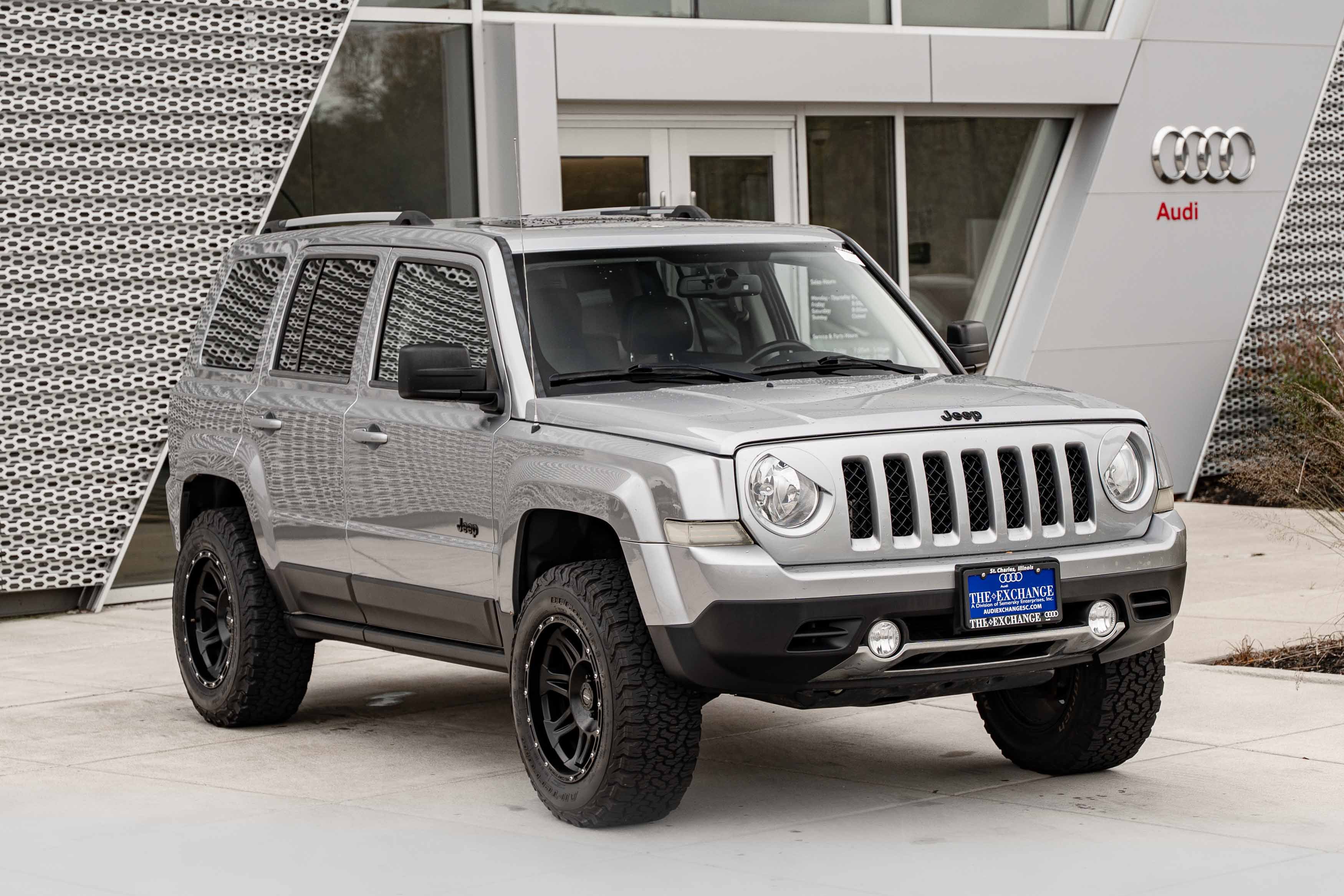 Used 2017 Jeep Patriot High Altitude AWD/4WD image 2