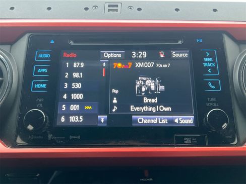 Used 2017 Toyota Tacoma TRD Off-Road image 28