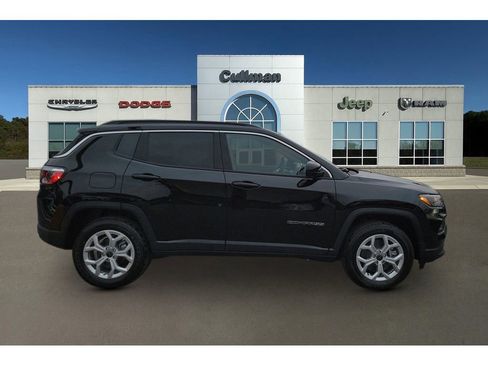 New 2026 Jeep Compass Latitude image 2