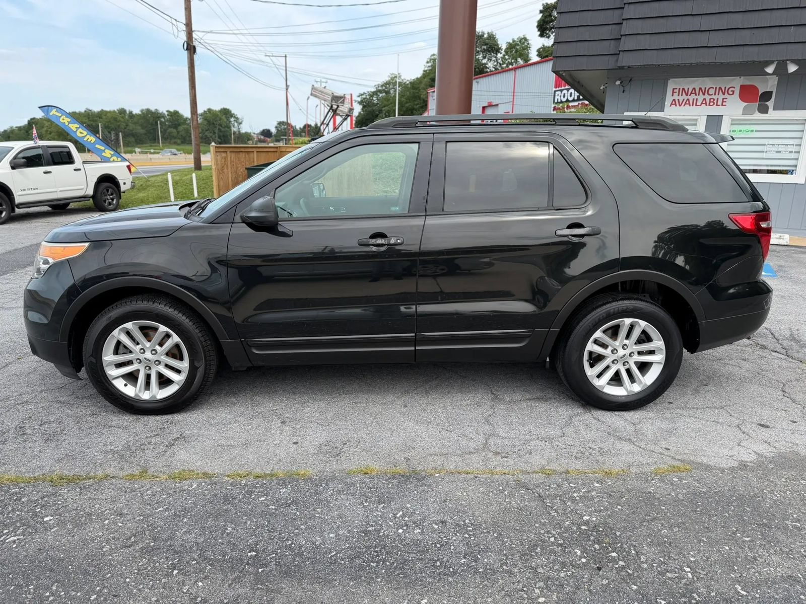 Used 2015 Ford Explorer 4WD image 2