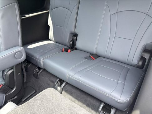 Used 2023 Buick Enclave Essence w/ Experience Buick Package FWD image 27