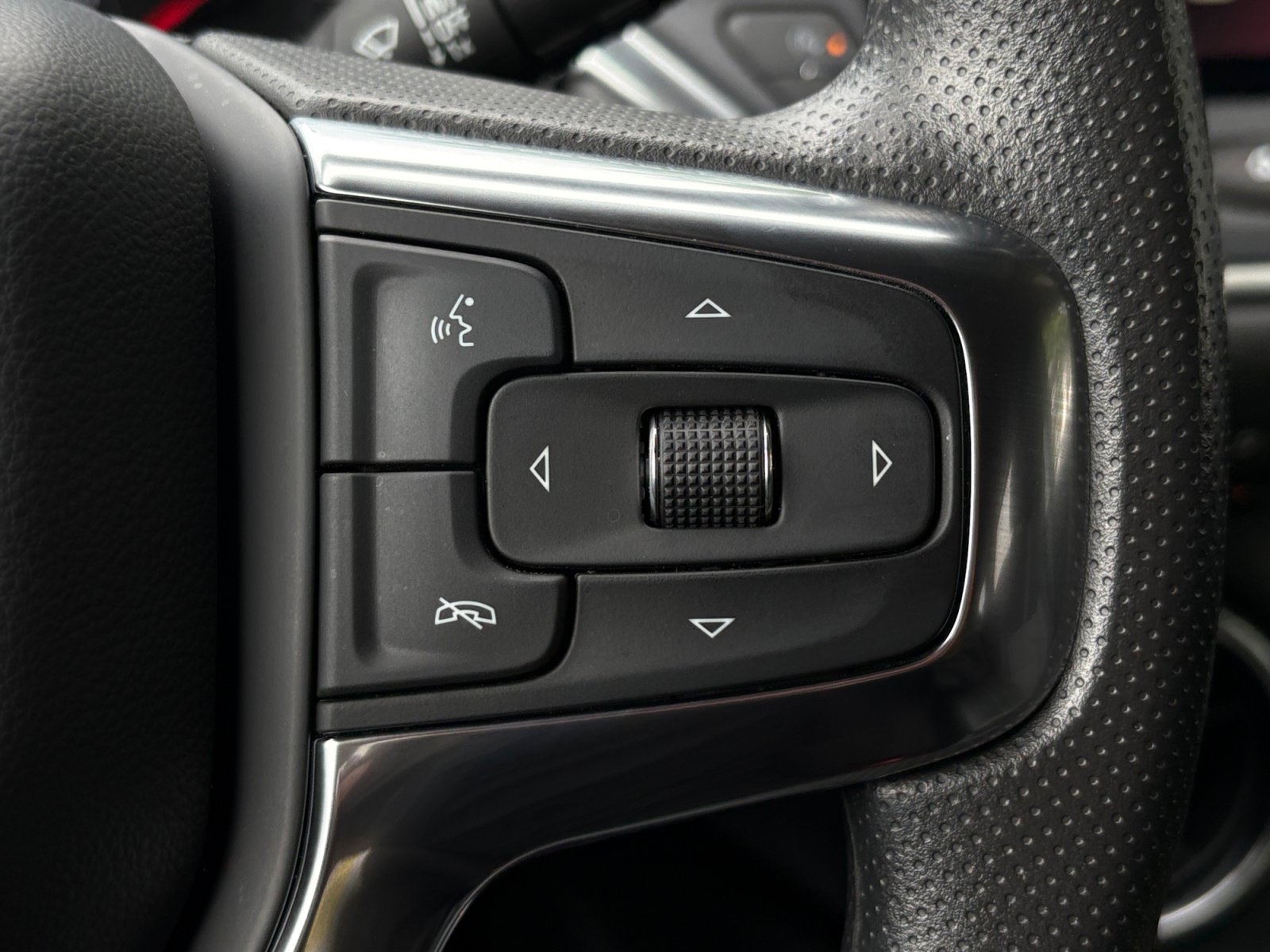 Used 2024 Chevrolet Blazer LT w/ Convenience Package FWD image 17
