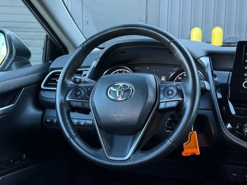 Used 2024 Toyota Camry SE image 19