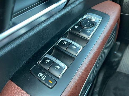 Used 2024 Kia Telluride EX w/ EX Captain's Chair Package image 17