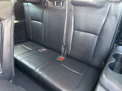 Used 2022 Toyota Highlander XLE FWD image 18
