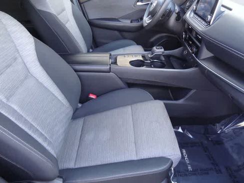 Used 2023 Nissan Rogue SV FWD image 13