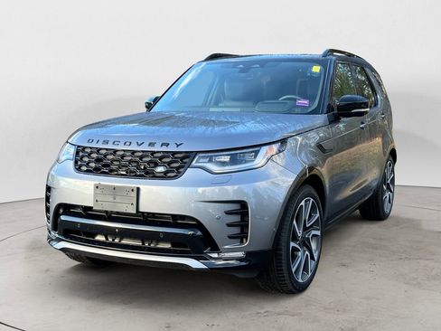 New 2025 Land Rover Discovery Dynamic SE image 1