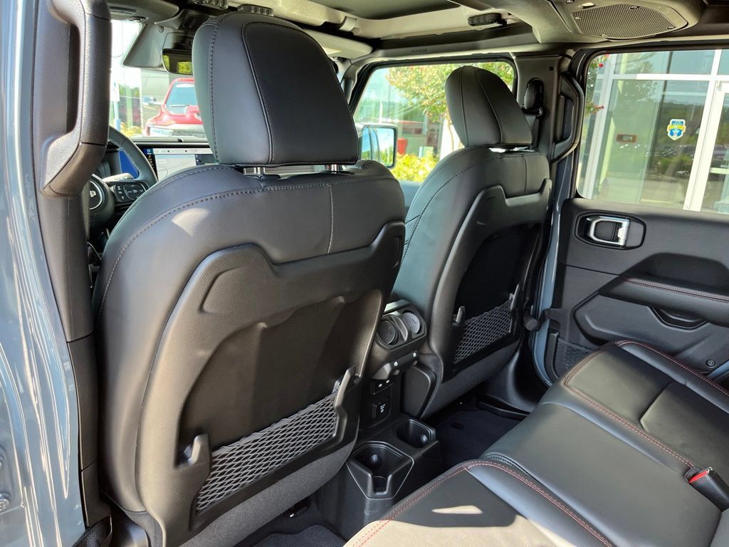 Used 2026 Jeep Gladiator Rubicon AWD/4WD image 15