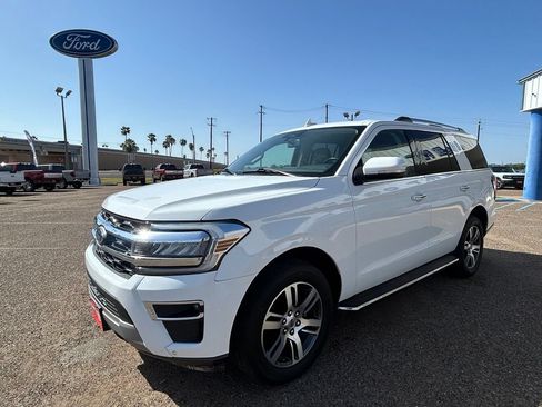 Used 2023 Ford Expedition Limited AWD/4WD image 3
