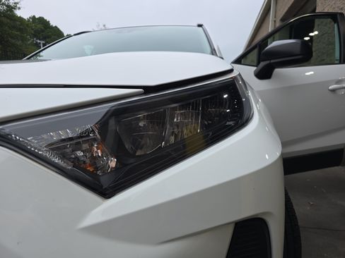 Used 2020 Toyota RAV4 LE FWD image 30
