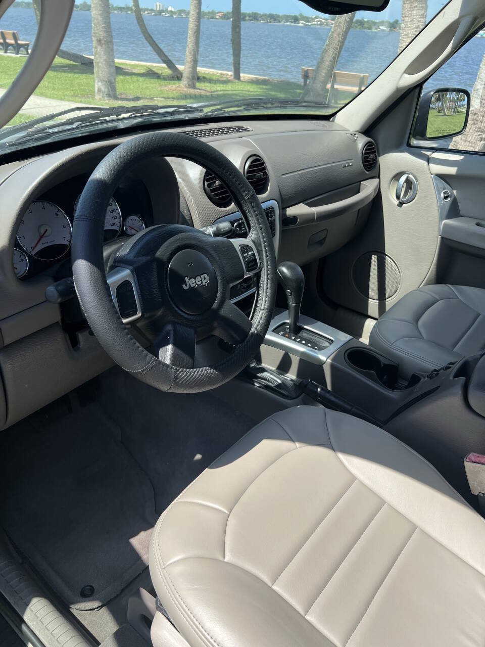Used 2004 Jeep Liberty Renegade w/ Trailer Tow Group AWD/4WD image 12
