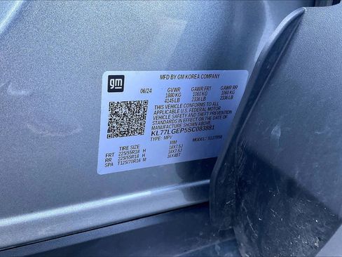 Used 2025 Chevrolet Trax RS w/ Sunroof Package image 34