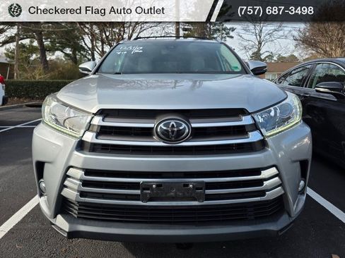Used 2018 Toyota Highlander Limited image 2