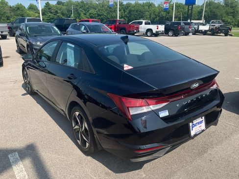 Used 2023 Hyundai Elantra SEL w/ Convenience Package FWD image 5