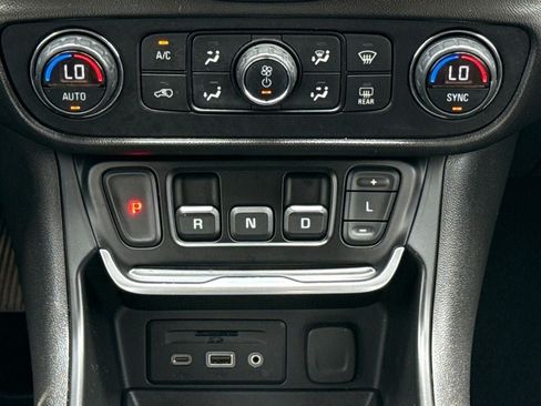 Used 2020 GMC Terrain SLT w/ Preferred Package AWD/4WD image 26