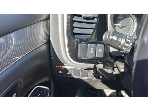Used 2020 Mitsubishi Outlander SEL AWD/4WD image 34