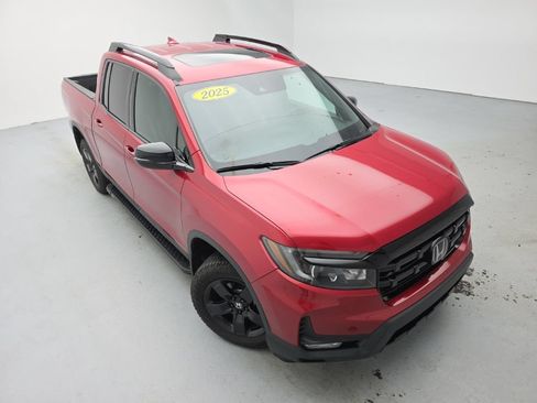 Used 2025 Honda Ridgeline Black Edition image 2
