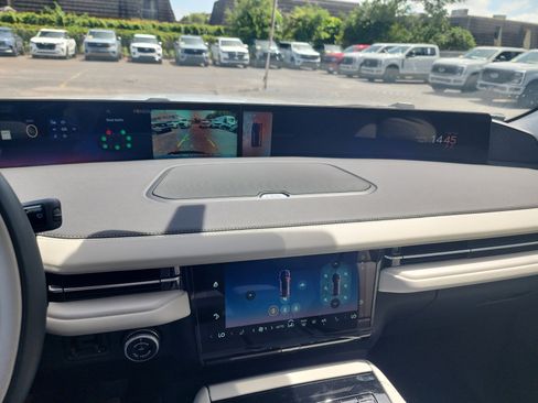 New 2026 Lincoln Navigator L Reserve AWD/4WD image 39