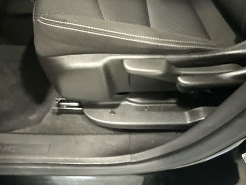 Used 2024 GMC Terrain SLE image 26