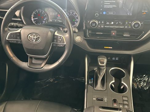 Used 2023 Toyota Highlander XLE FWD image 15