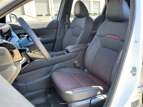 New 2025 Nissan Kicks SR image 8