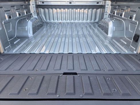 Used 2026 GMC Sierra 1500 SLT image 28