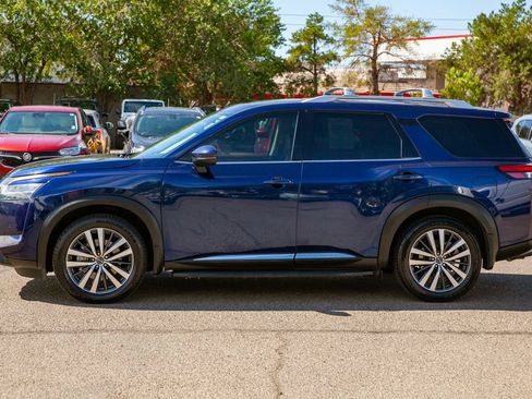 Used 2022 Nissan Pathfinder Platinum w/ Lighting Package (N93) AWD/4WD image 6