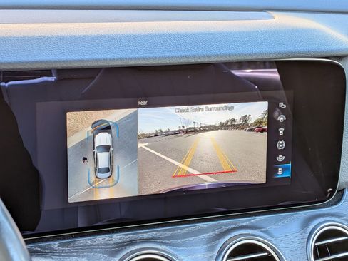 Used 2022 Mercedes-Benz E 350 4MATIC Sedan image 26