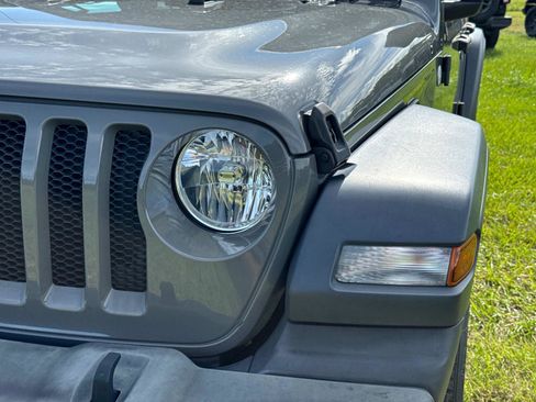 Used 2019 Jeep Wrangler Unlimited Sport S image 9