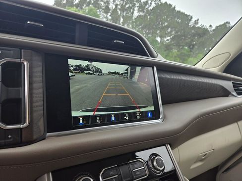 Used 2022 GMC Yukon Denali w/ Denali Premium Package AWD/4WD image 18