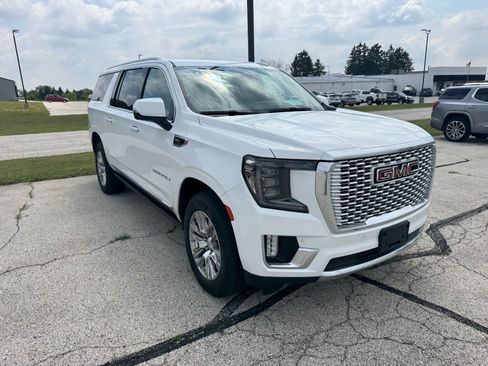 Used 2022 GMC Yukon XL Denali w/ Max Trailering Package AWD/4WD image 3
