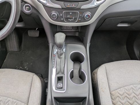 Used 2022 Chevrolet Equinox LS image 18