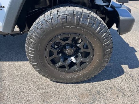 Used 2017 Jeep Wrangler Unlimited Sport w/ Quick Order Package 24S AWD/4WD image 40
