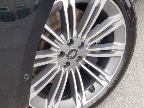 Used 2025 Land Rover Range Rover SE image 9