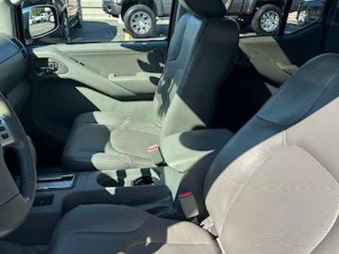 Used 2014 Nissan Frontier SL w/ SL Moonroof Package image 7