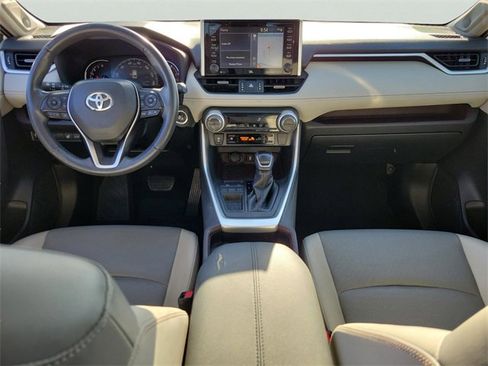 Used 2020 Toyota RAV4 Limited image 13
