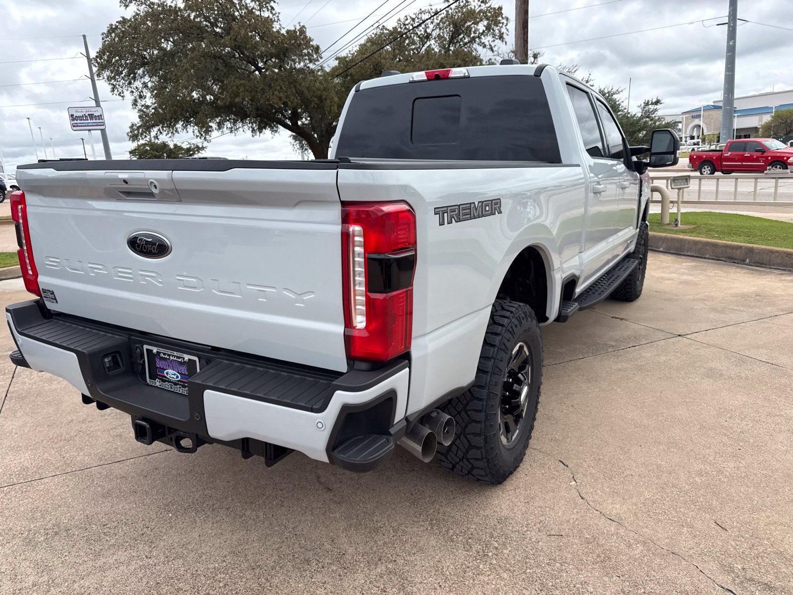Used 2026 Ford F250 Lariat w/ Tremor Off-Road Package AWD/4WD image 7