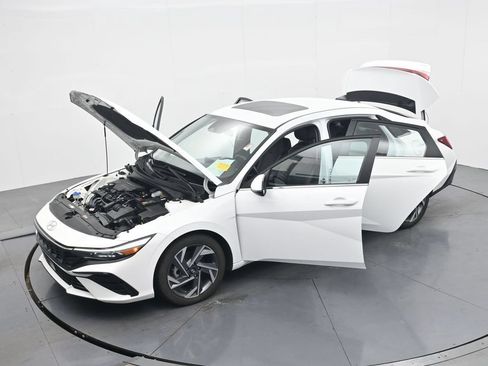 Used 2025 Hyundai Elantra Limited FWD image 38