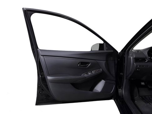 Used 2025 Nissan Sentra S image 10