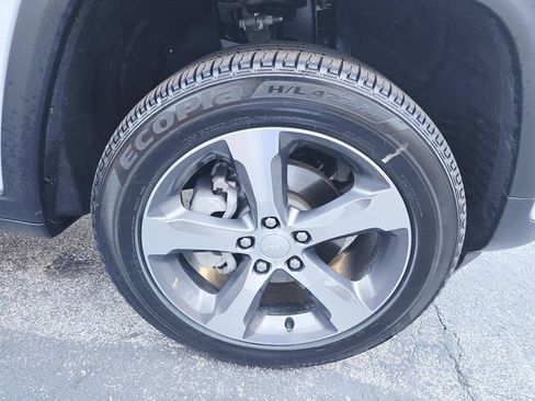 Used 2025 Jeep Grand Cherokee Limited image 16