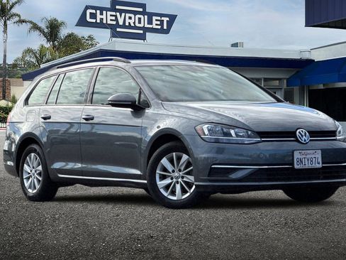 Used 2019 Volkswagen Golf S image 2