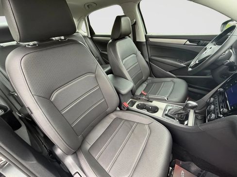 Used 2021 Volkswagen Passat 2.0T SE w/ Luggage Net & Mats Package FWD image 20