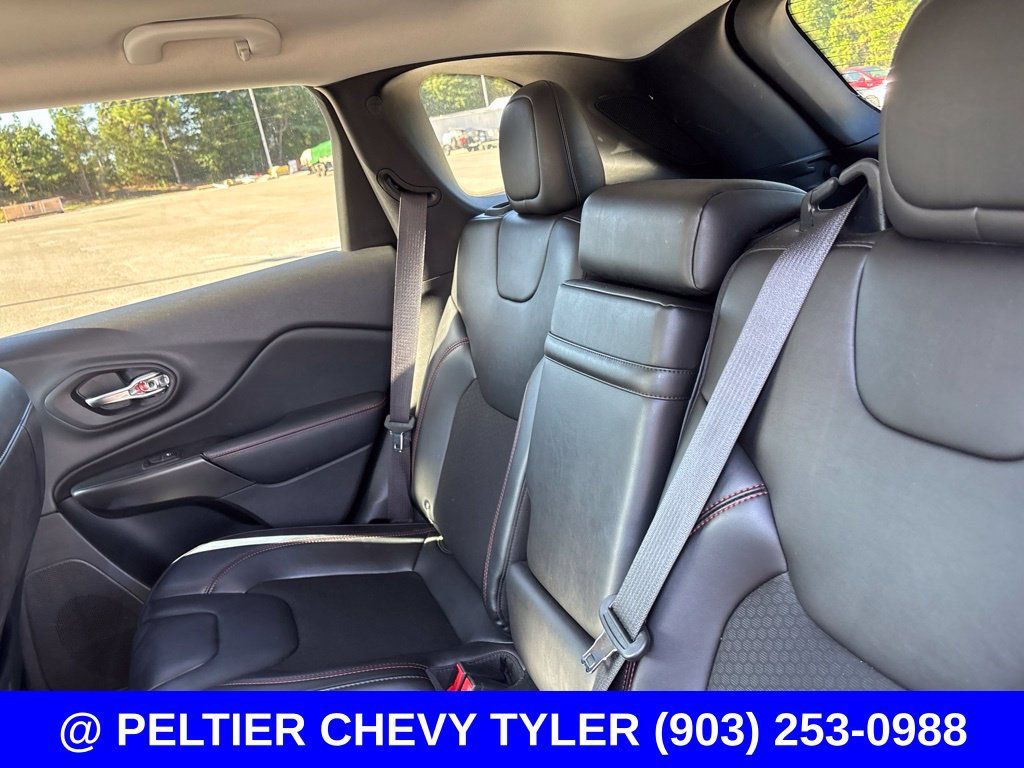 Used 2019 Jeep Cherokee Trailhawk w/ Cold Weather Group AWD/4WD image 21