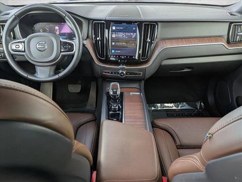 Used 2022 Volvo XC60 B5 Inscription image 19