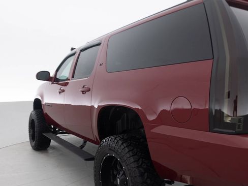 Used 2007 Chevrolet Suburban LT AWD/4WD image 13