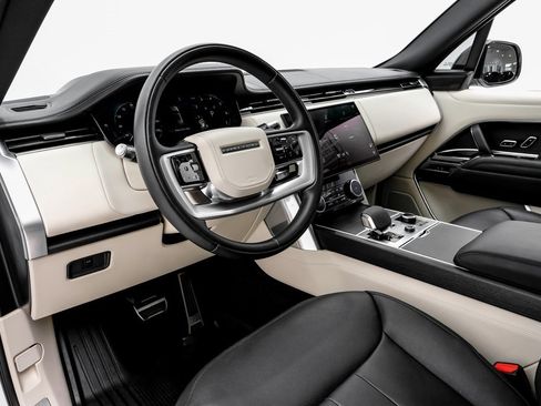Used 2022 Land Rover Range Rover Long Wheelbase SE image 15
