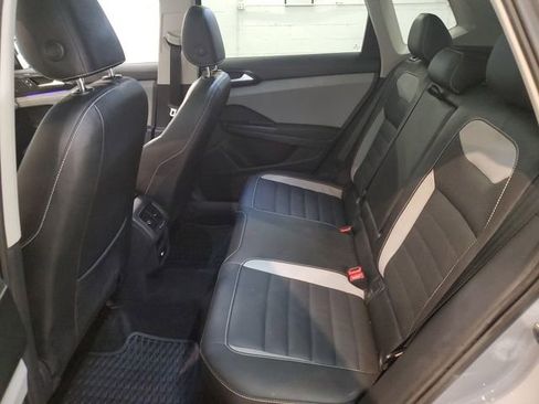 Used 2022 Volkswagen Taos SEL w/ Panoramic Sunroof Package AWD/4WD image 26
