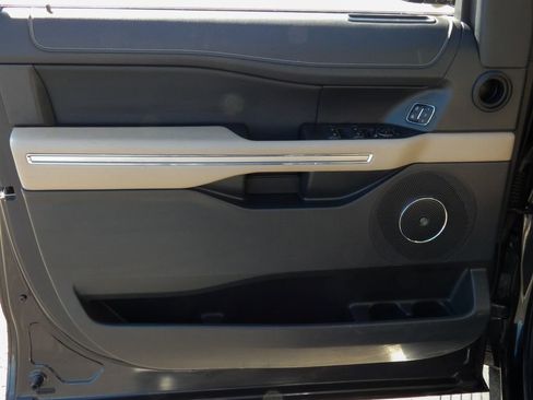 Used 2024 Ford Expedition Limited image 11