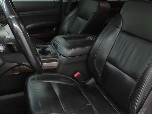 Used 2017 Chevrolet Suburban LT AWD/4WD image 7