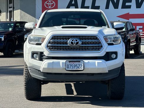 Used 2016 Toyota Tacoma TRD Sport image 7